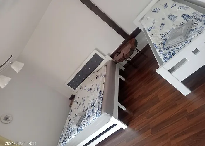 Pod Bukami דירה רייצ'ה